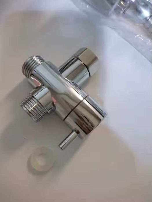 Смеситель клапан адаптер соединительная головка на два выхода