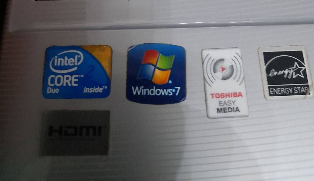 Vendo  Computador Portátil Toshiba (PARA DESOCUPAR)