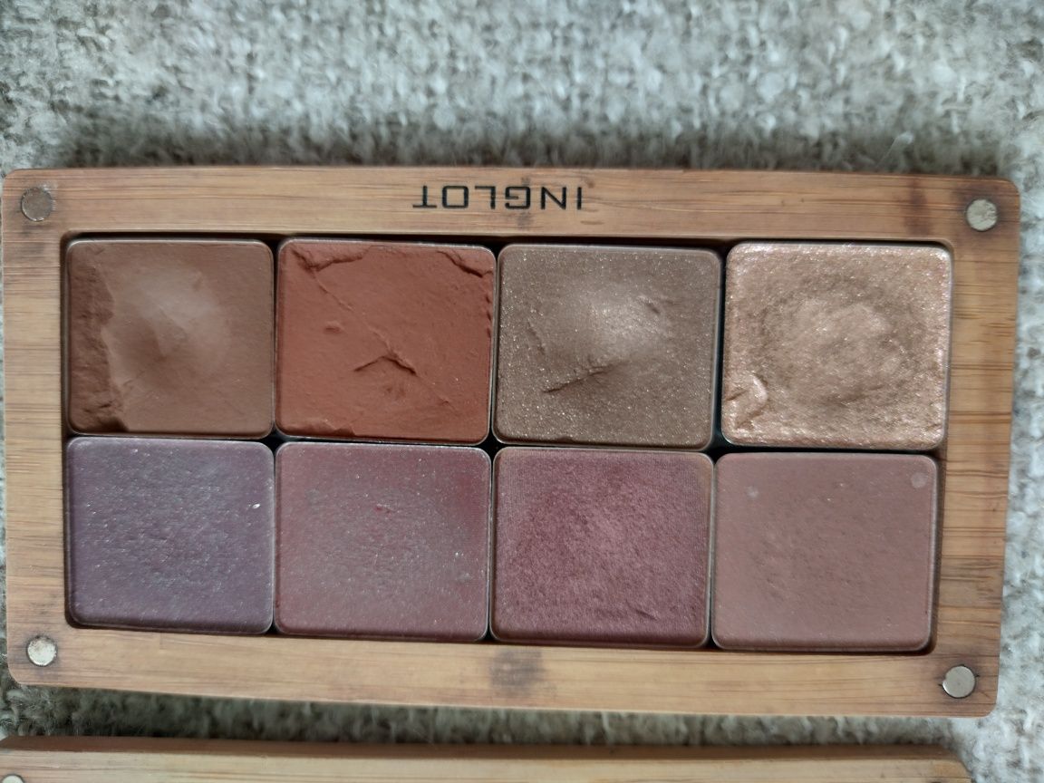 Paleta magnetyczna Inglot z 8 cieniami matowymi i blyszczacymi