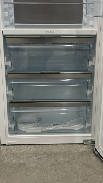Вбудований холодильник K7748D.  2024 рік. Стан ідеальний! Як новий !!