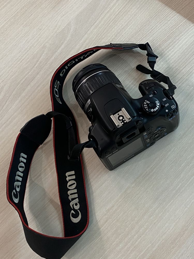 Продам фотоапарат CANON 1000D