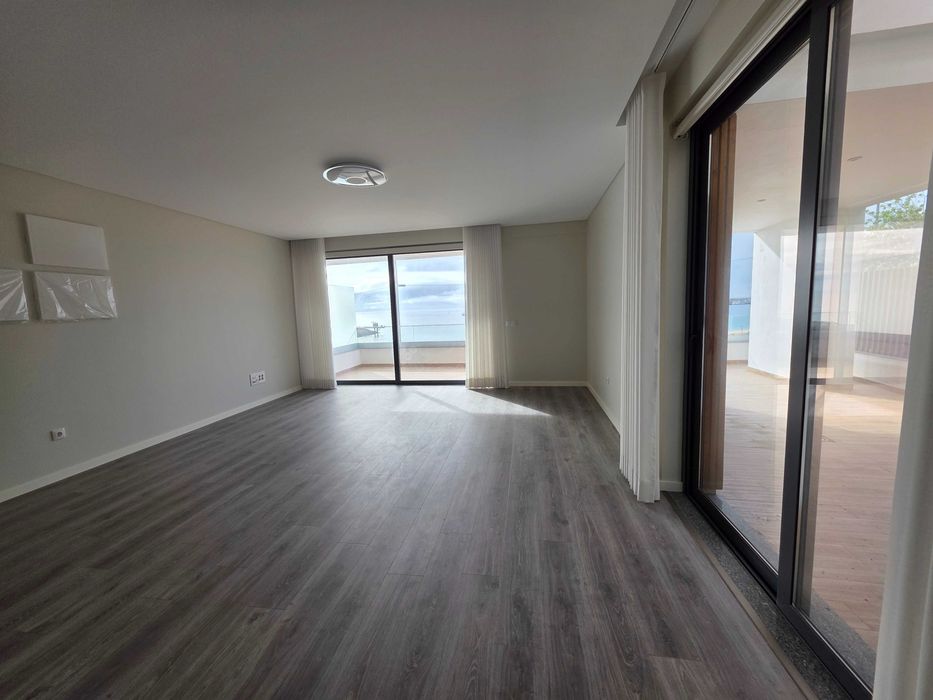 Apartamento t2 Santiago ( Sesimbra )  primeira linha vista de mar .