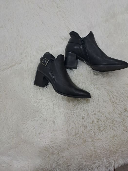 Botins em pele genuina