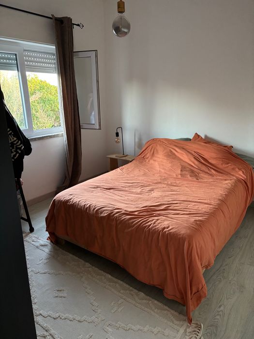 Cama 140 cm -  Estrado + colchão