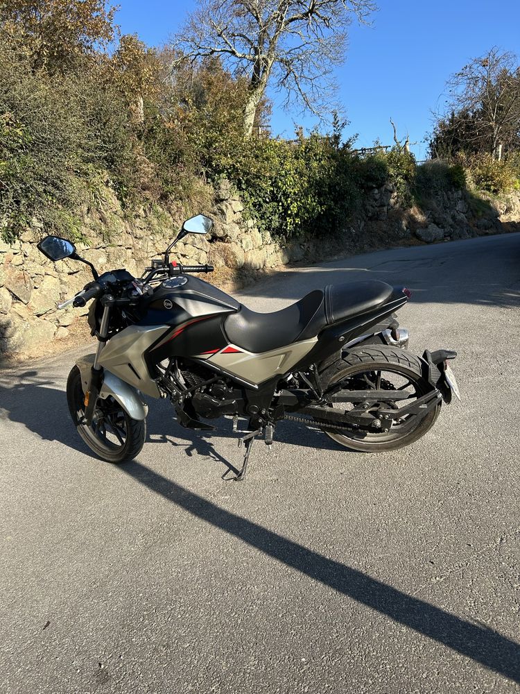 Vendo ou troco sym 125 de 2021