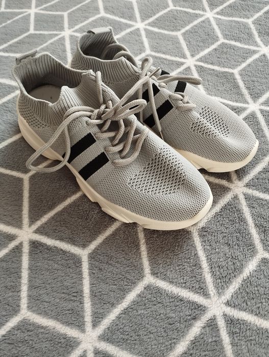 Кросівки  жіночі