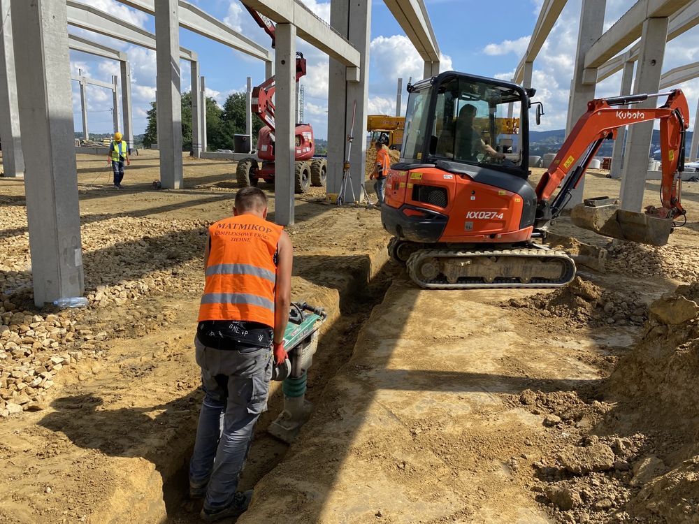 Prace ziemne usługi budowlane koparką minikoparką młotem wyburzeniowym