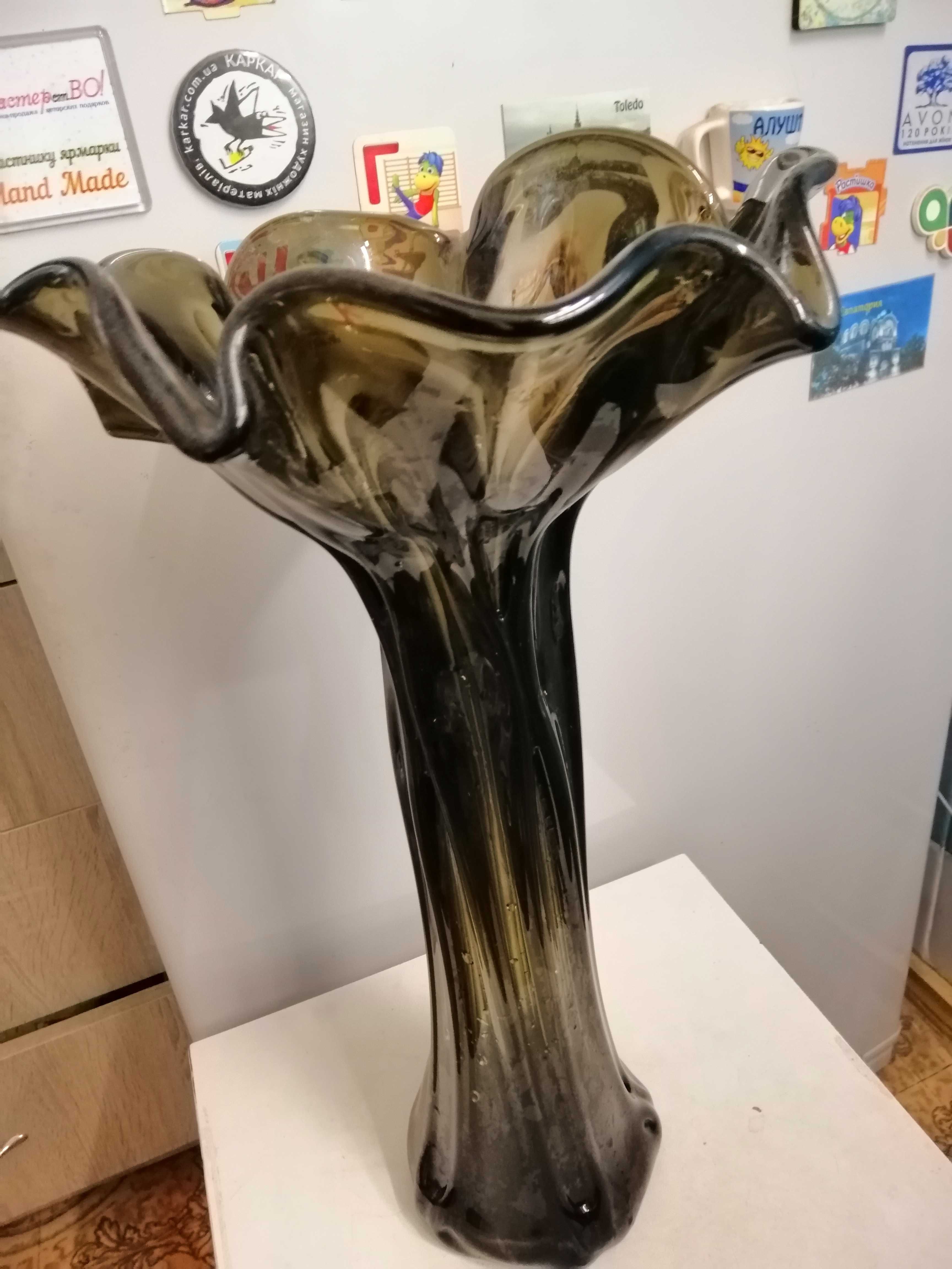 Гарні вази з кольорового скла
