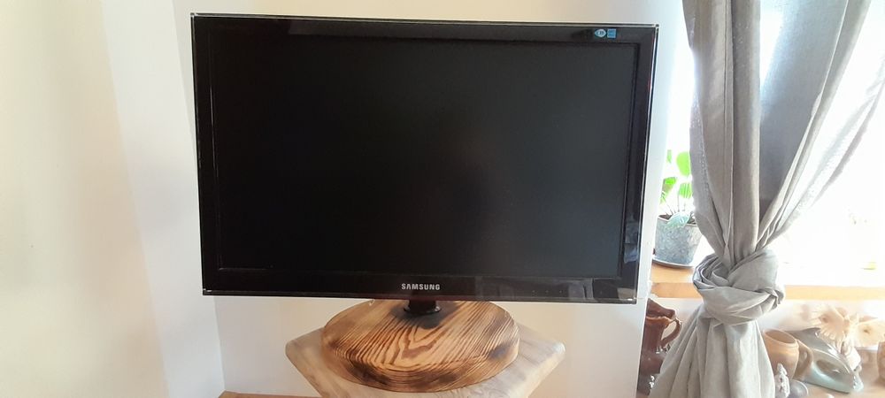 Monitor PC z HDMI