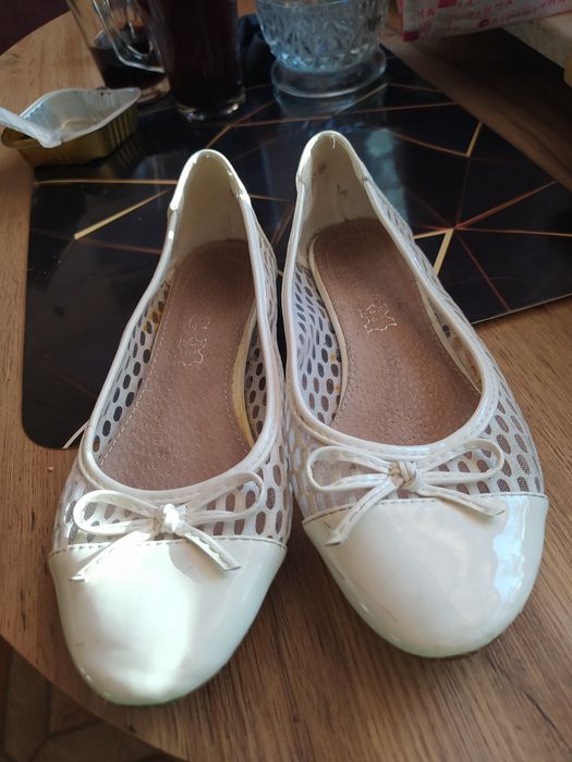 Baleriny białe dla dziewczynki