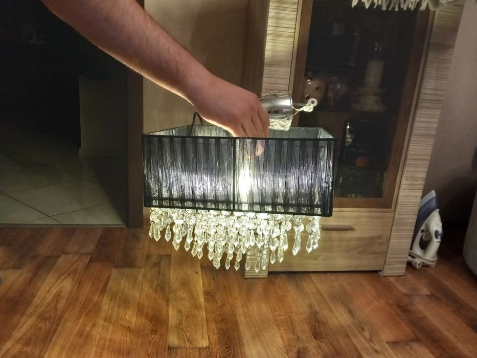 Minimalistyczny żyrandol czarny z przeroczystymi cekinami  + żarówka