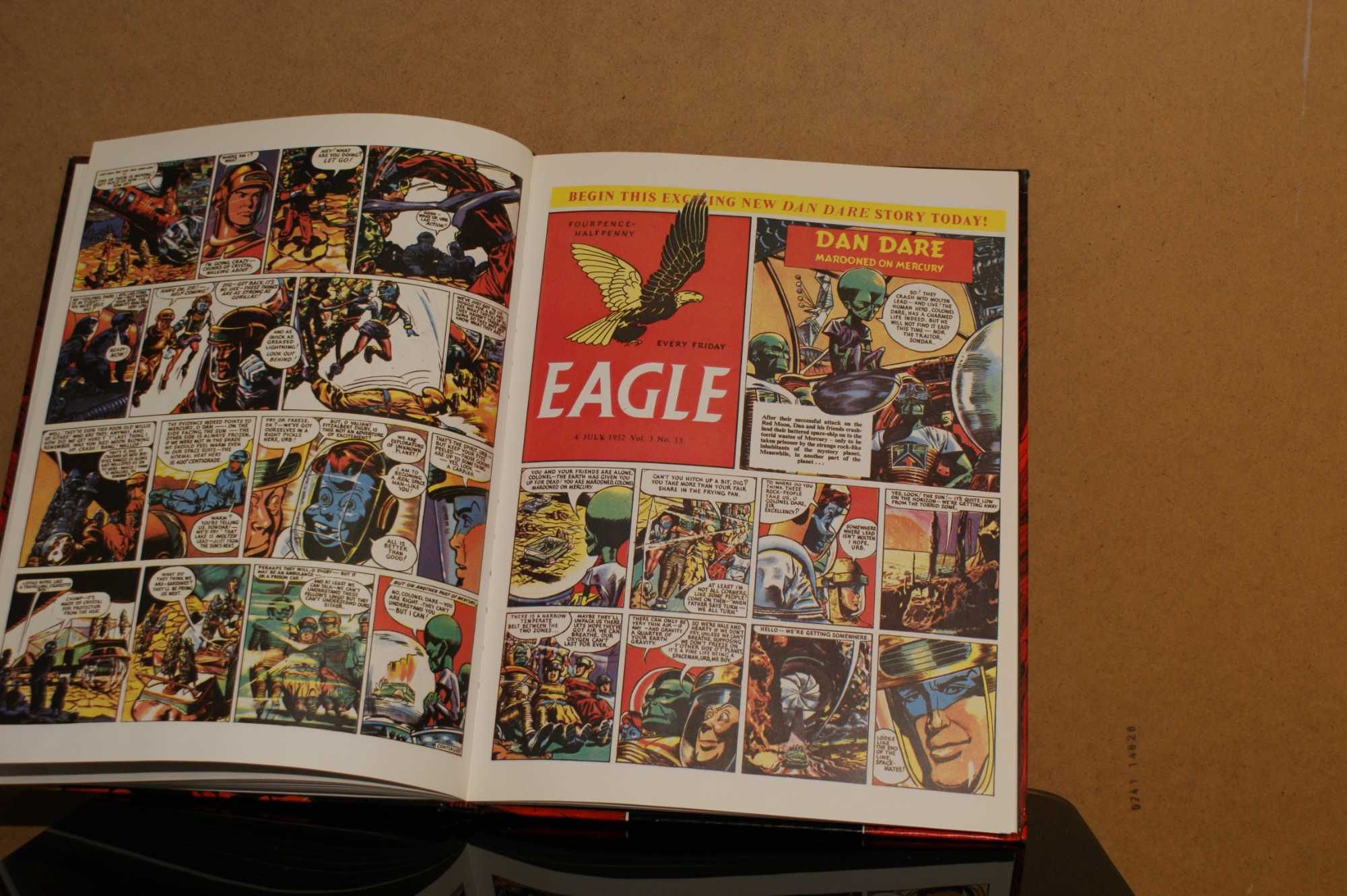 Kolekcjonerski komiks duży format Dan Dare 1988r HAWK j.angielski