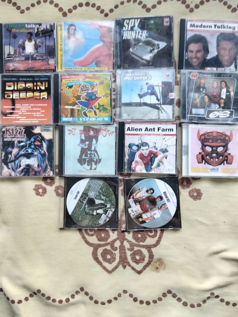 CD Диски разные.