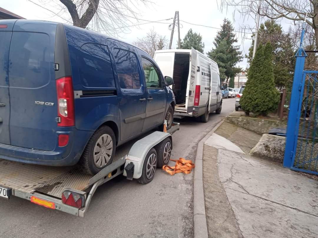 Wynajem busów hak do 3.5 Tony  od 30 zł  Auto laweta z busem Samochody