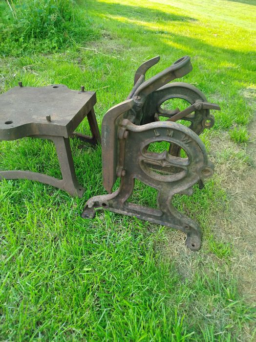 stara zabytkowa zeliwna podstawa do maszyny drukarskiej LMW