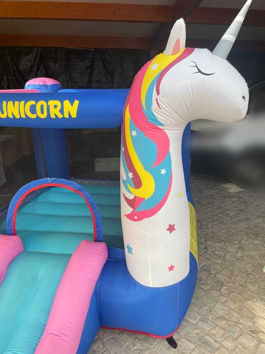 Castelo insuflável com trampolim e escorrega + insuflador elétrico