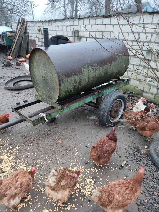 Продам цистерну , бочку на колесах