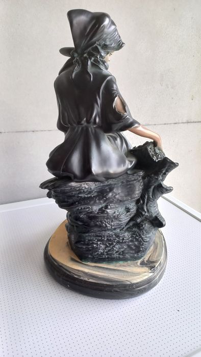 Estátua em porcelana