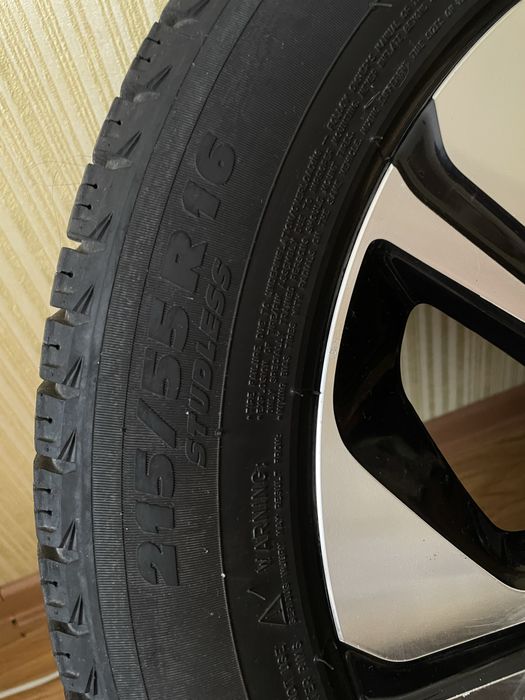 Зимові колеса 215/55/R16.