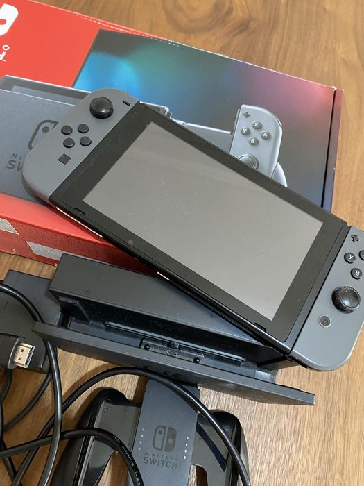 Nitendo Switch em otimo estado com jogos bolsa e acessorios