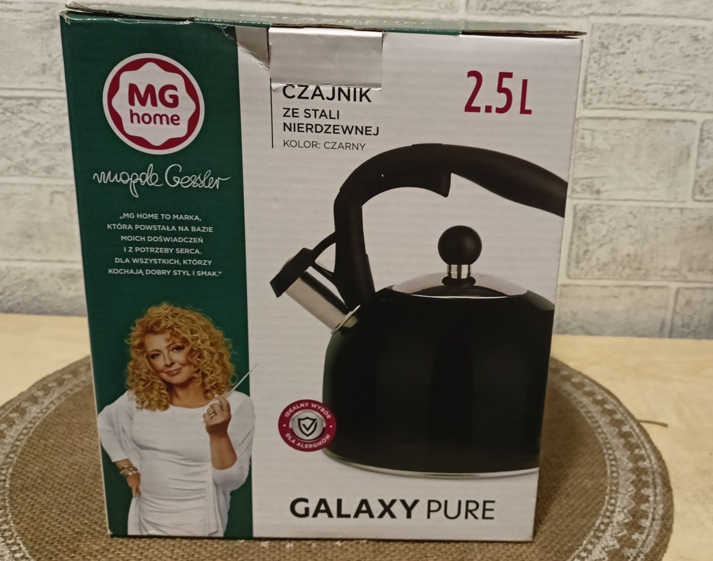 Nowy Czajnik z gwizdkiem 2.5 l czarny