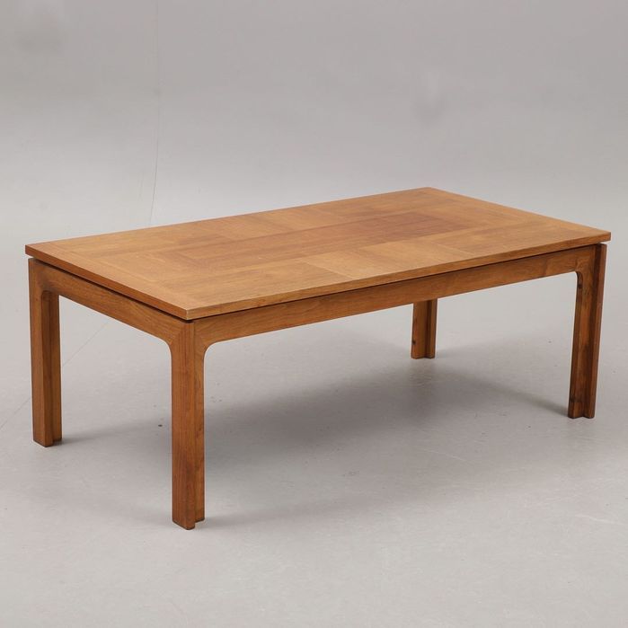 Stolik kawowy ława szwedzki orzechowy, druga połowa XX wieku