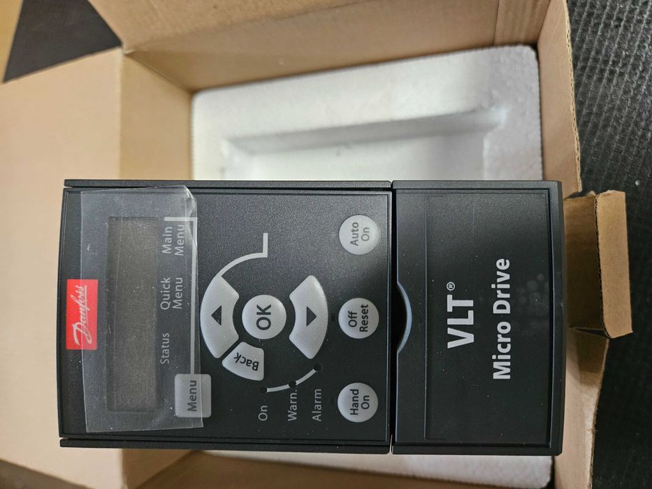 Falownik danfos z panelem  2szt nowe