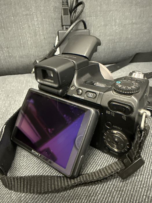 Aparat Sony Cybershot DSC H-9 z ladowarką, bardzo dobry stan