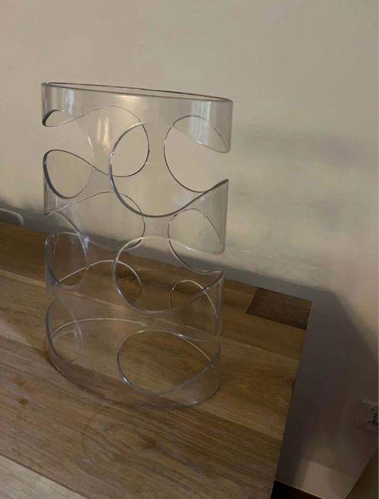 Designerski stojak na wino