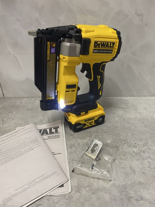 DeWALT DCN623 20Vmax 16-38мм 23Ga фінішний нейлер для оздоблення США