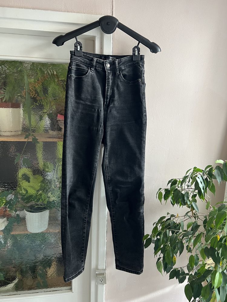 Stradivarius jeansy mom z wysokim stanem 34