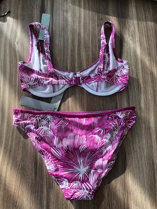 Strój nowy r.M 70D fuksjowo - biały