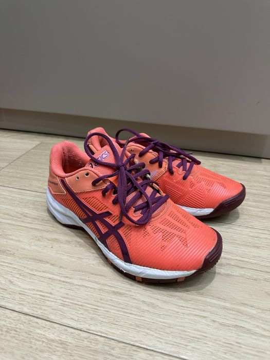 Фірмові кросівки ASICS
