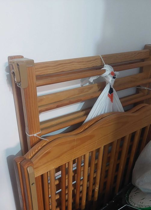 Berço para bebé em madeira
