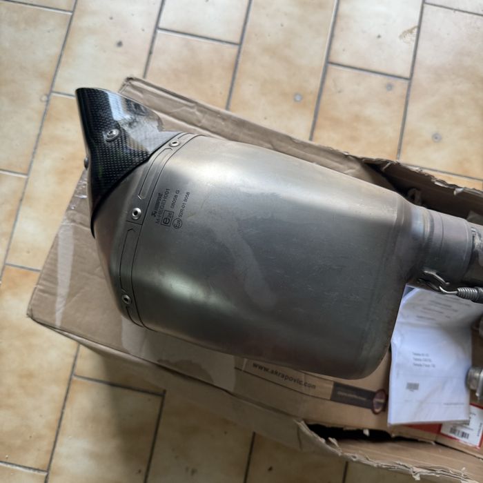 Escape Akrapovic Titanium Carbono c/ Gravação a Laser MT07 Euro4