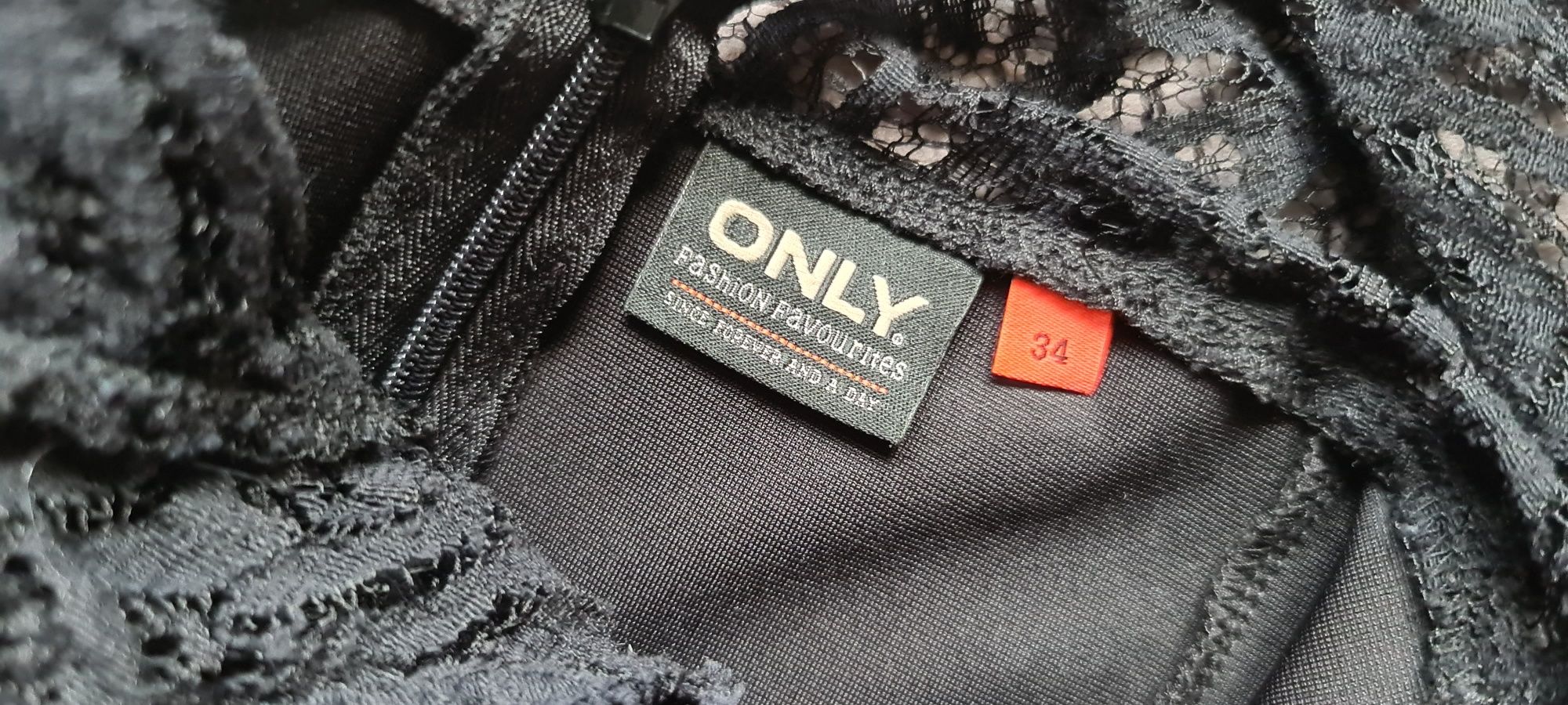 Sukienka mała czarna, krótka, koronkowy dekolt, dopasowana, ONLY xs
