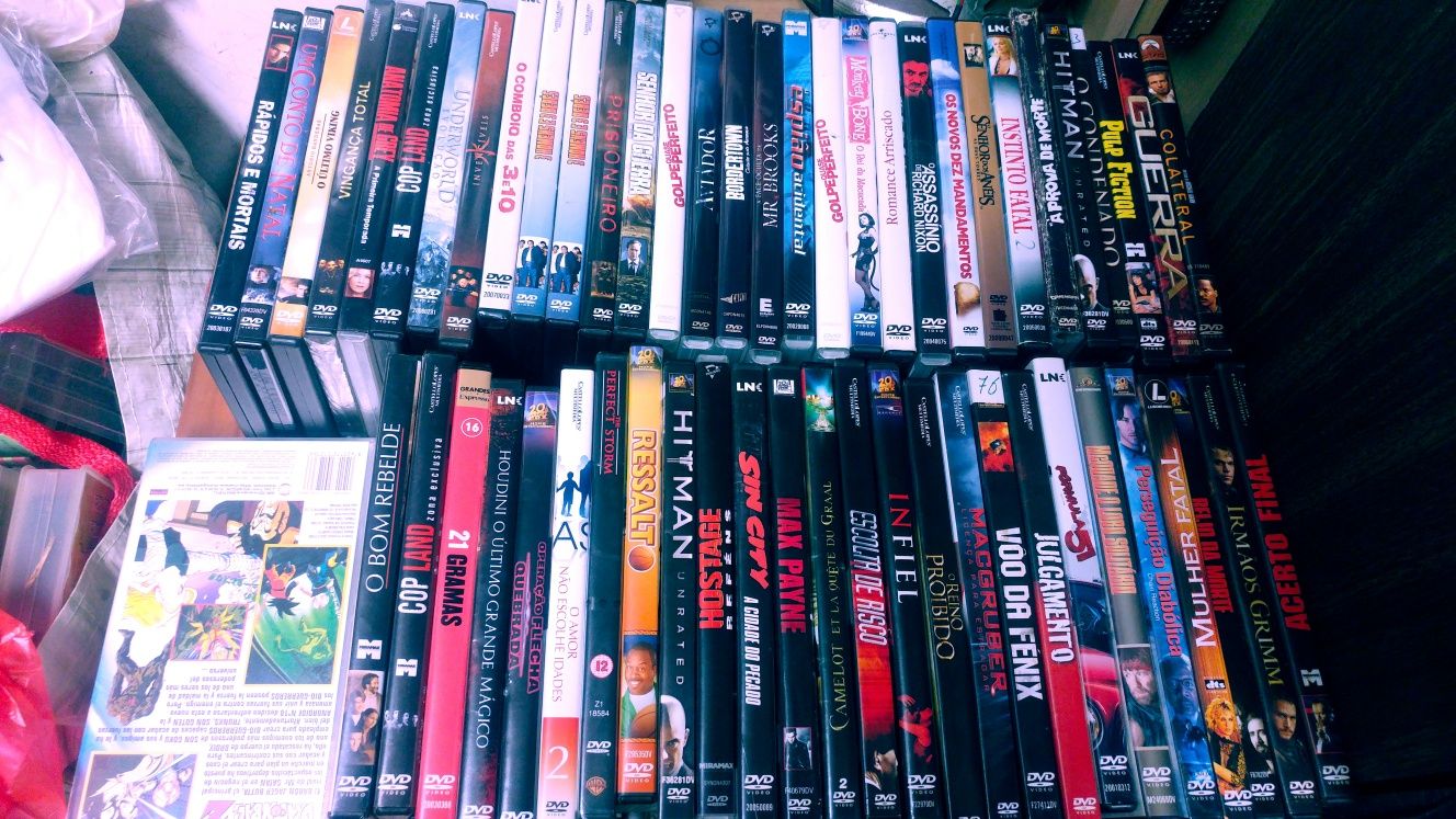 FILMES DVD muitos ainda  selados.  1€  mínimo 5
