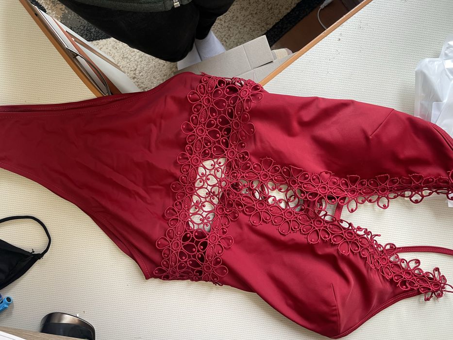 Бюст, купальник, білизна