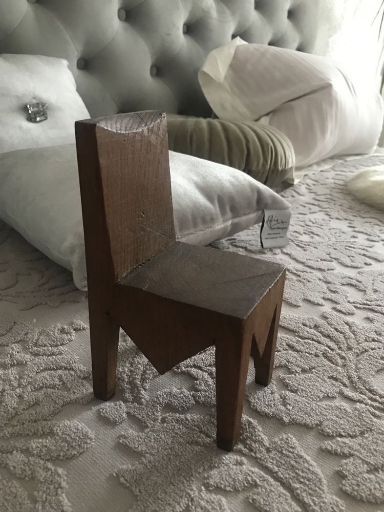 Деревянный кукольный стул