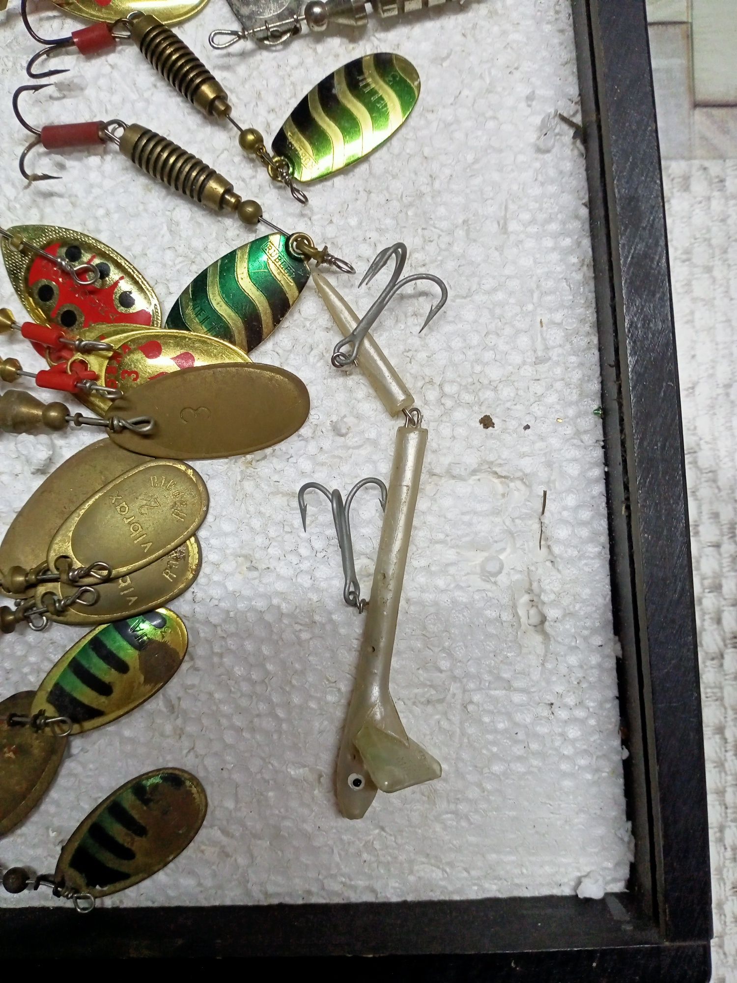 Amostras pesca medalhas isco água barragem