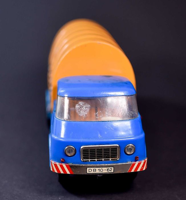 Samochód, blaszana śmieciarka lata 60 produkcji NRD