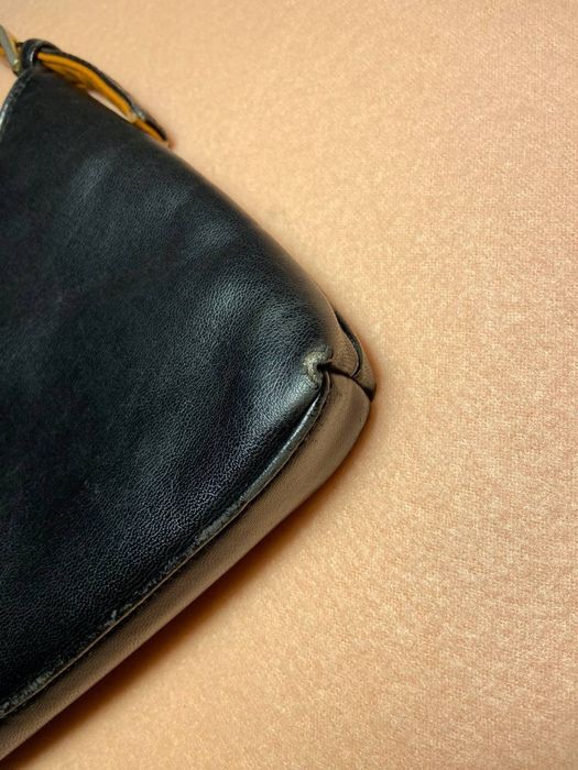 Чорна сумка багет з еко-шкіри