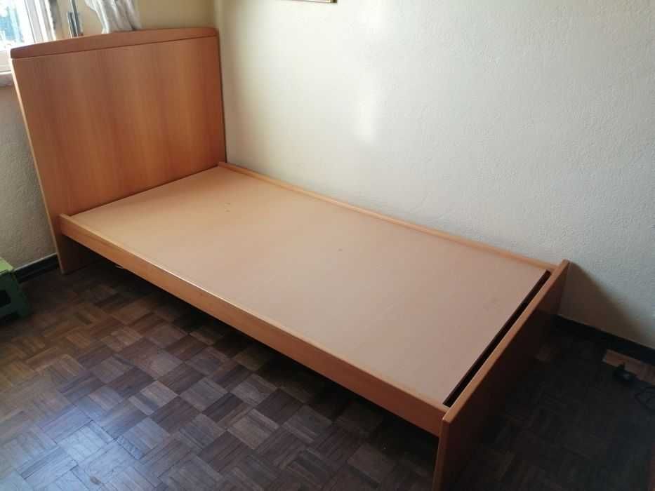 Vendo Cama Evolutiva em excelente estado