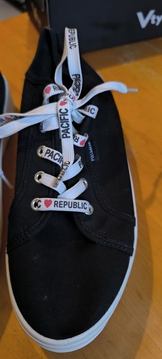 Trampki na grubej podeszwie