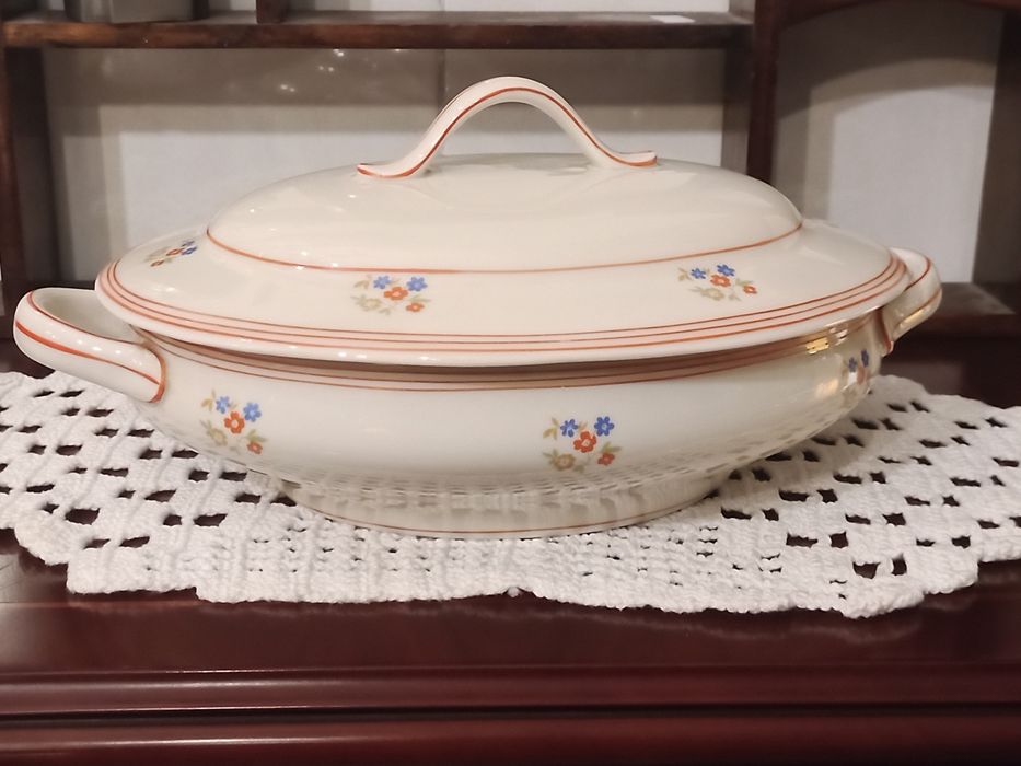 Terrina ou prato coberto fábrica de loiça Vista Alegre
