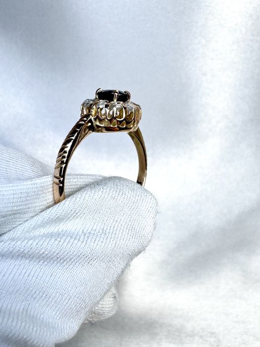 Золота радянська каблучка з діамантами та сапфіром