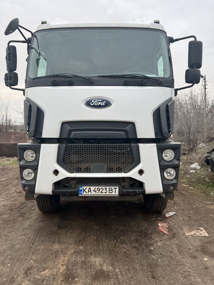 Грузовой самосвал Ford Cargo 4142d