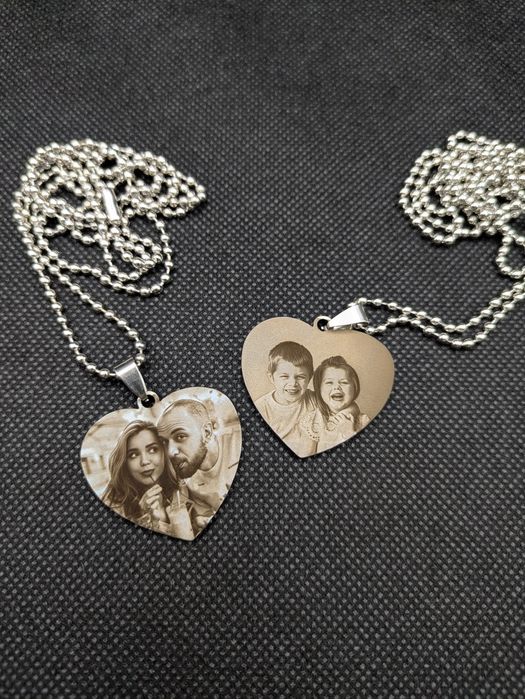 Фото на кулоні/жетоні. Лазерне гравіювання фото, напис, ладанка