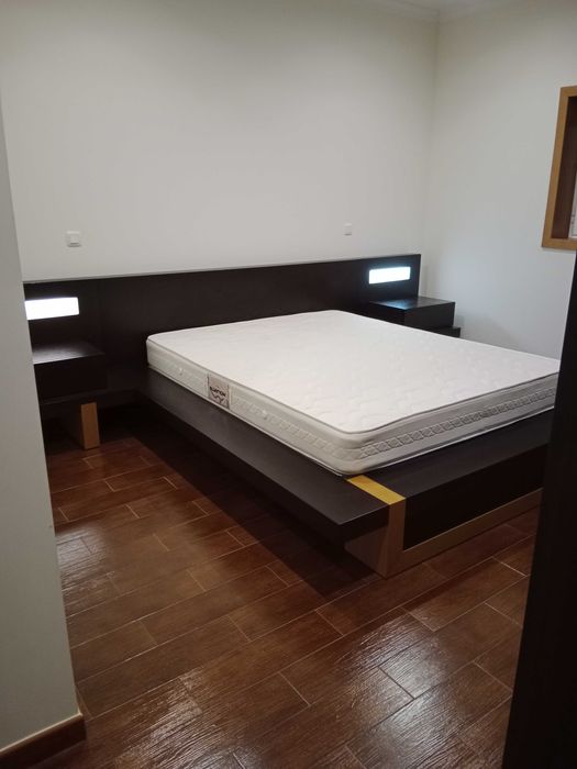 Cama de casal em perfeito estado