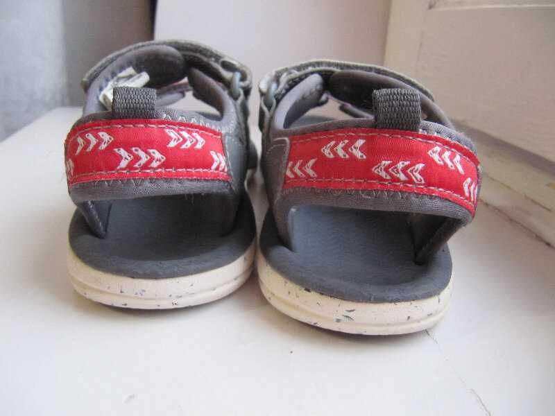 босоножки Clarks